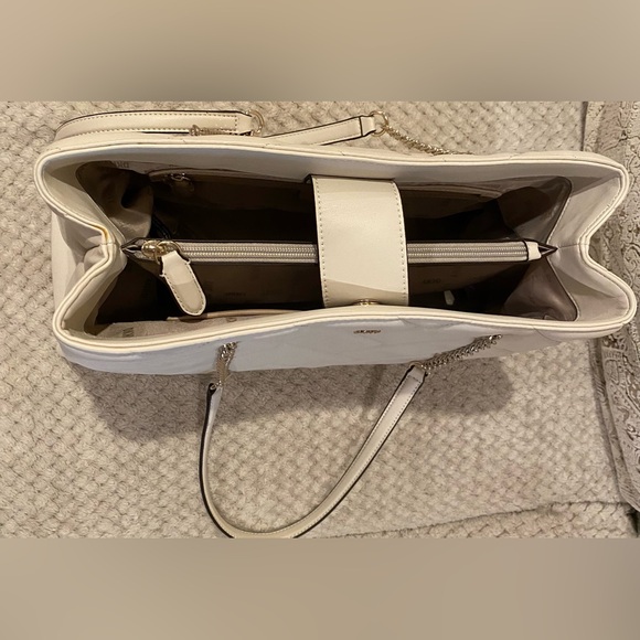 NWOT DKNY Medium Veronica Cream Quilted Satchel Shoulder Bag Gold-Tone Chain - Picture 10 of 16